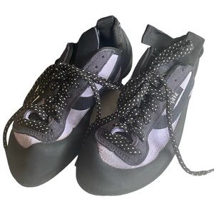 Rock climbing shoes, CaVa - Stealth Black Magic, Women’s size 6